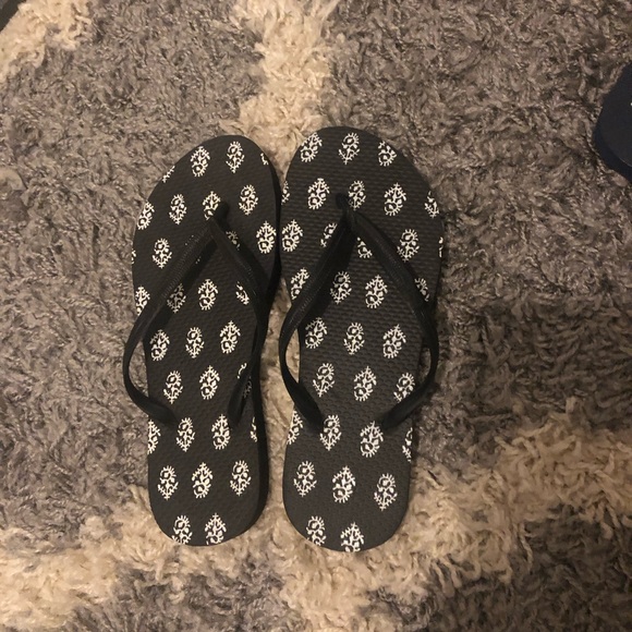 Gap and Havaianas flip flops - Picture 2 of 7